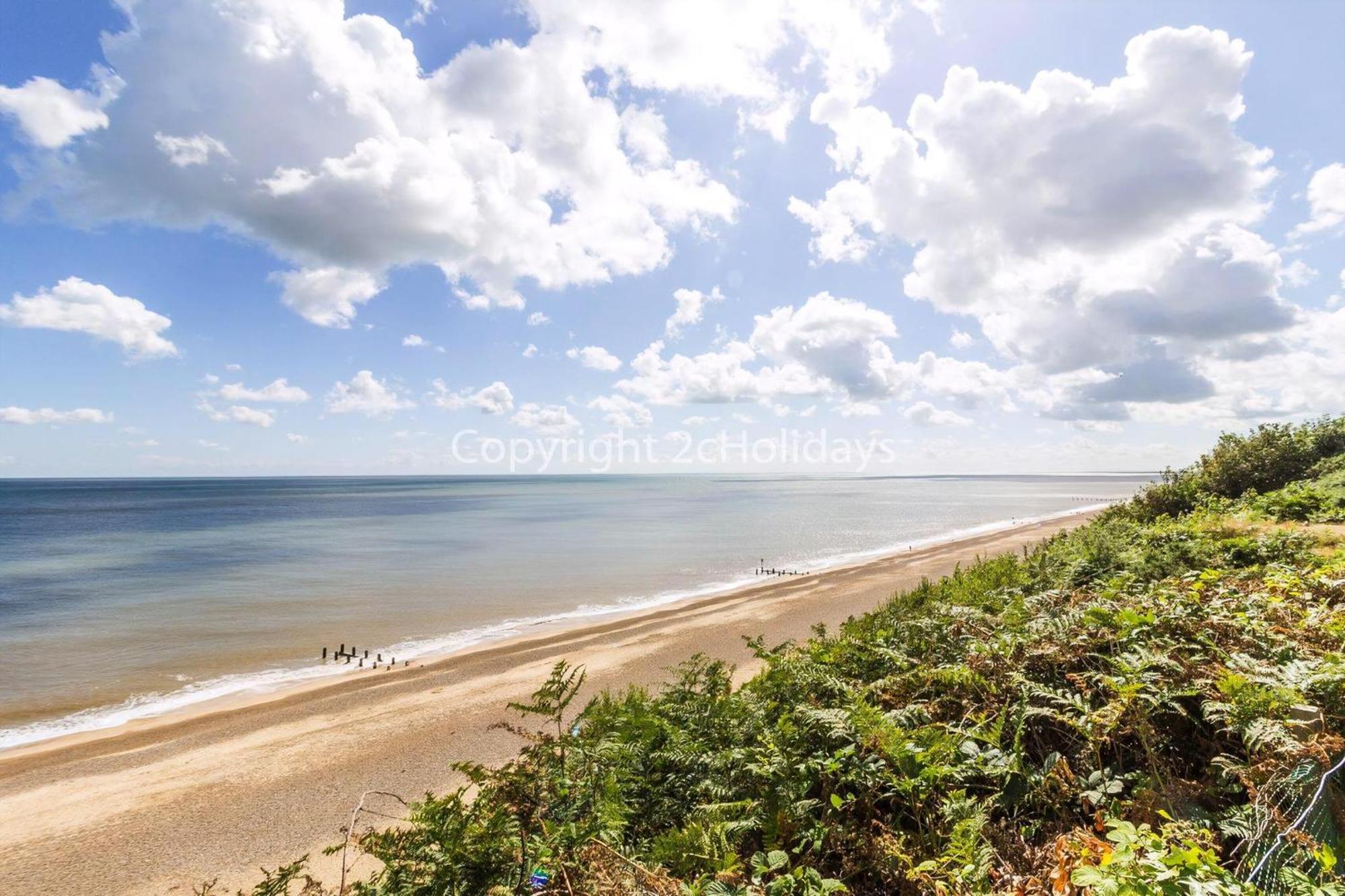 Beautiful Caravan For Hire With A Partial Sea View In Suffolk Ref 32042Az Lowestoft Exteriér fotografie
