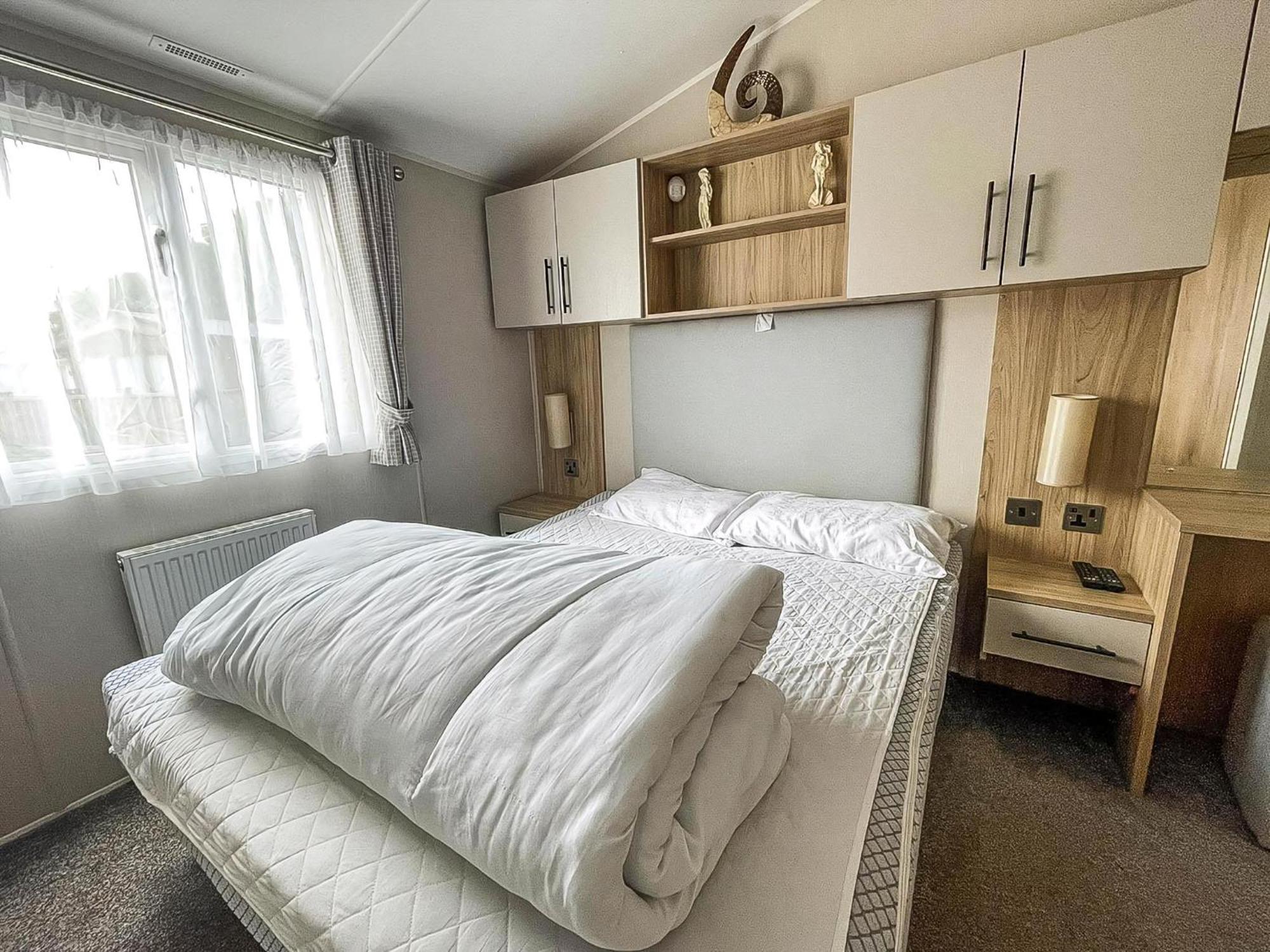 Beautiful Caravan For Hire With A Partial Sea View In Suffolk Ref 32042Az Lowestoft Exteriér fotografie