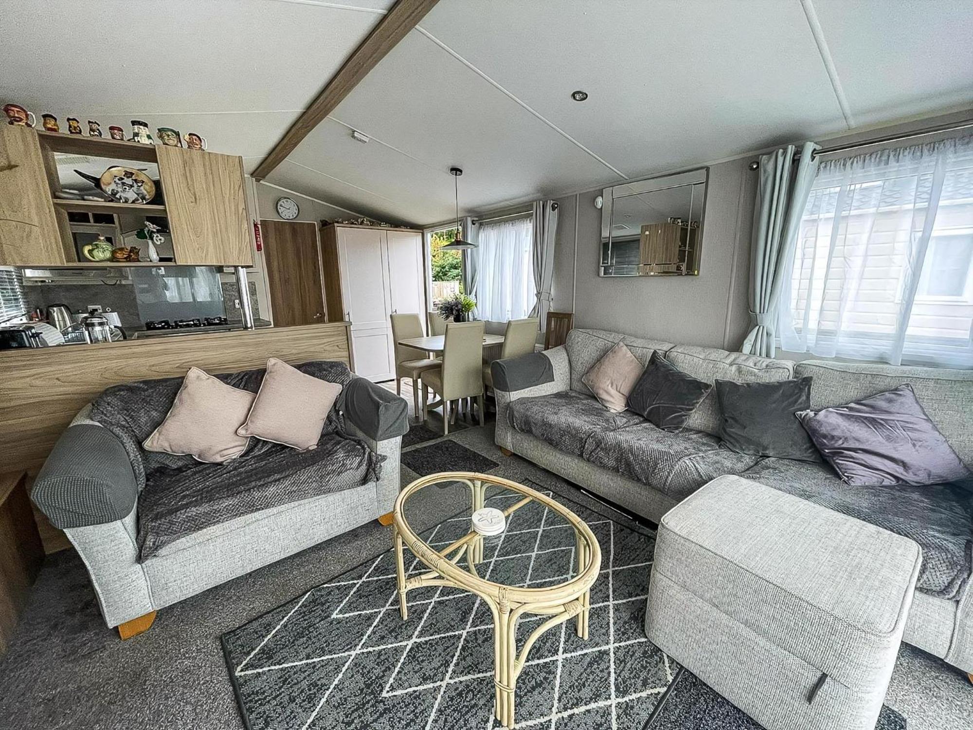 Beautiful Caravan For Hire With A Partial Sea View In Suffolk Ref 32042Az Lowestoft Exteriér fotografie