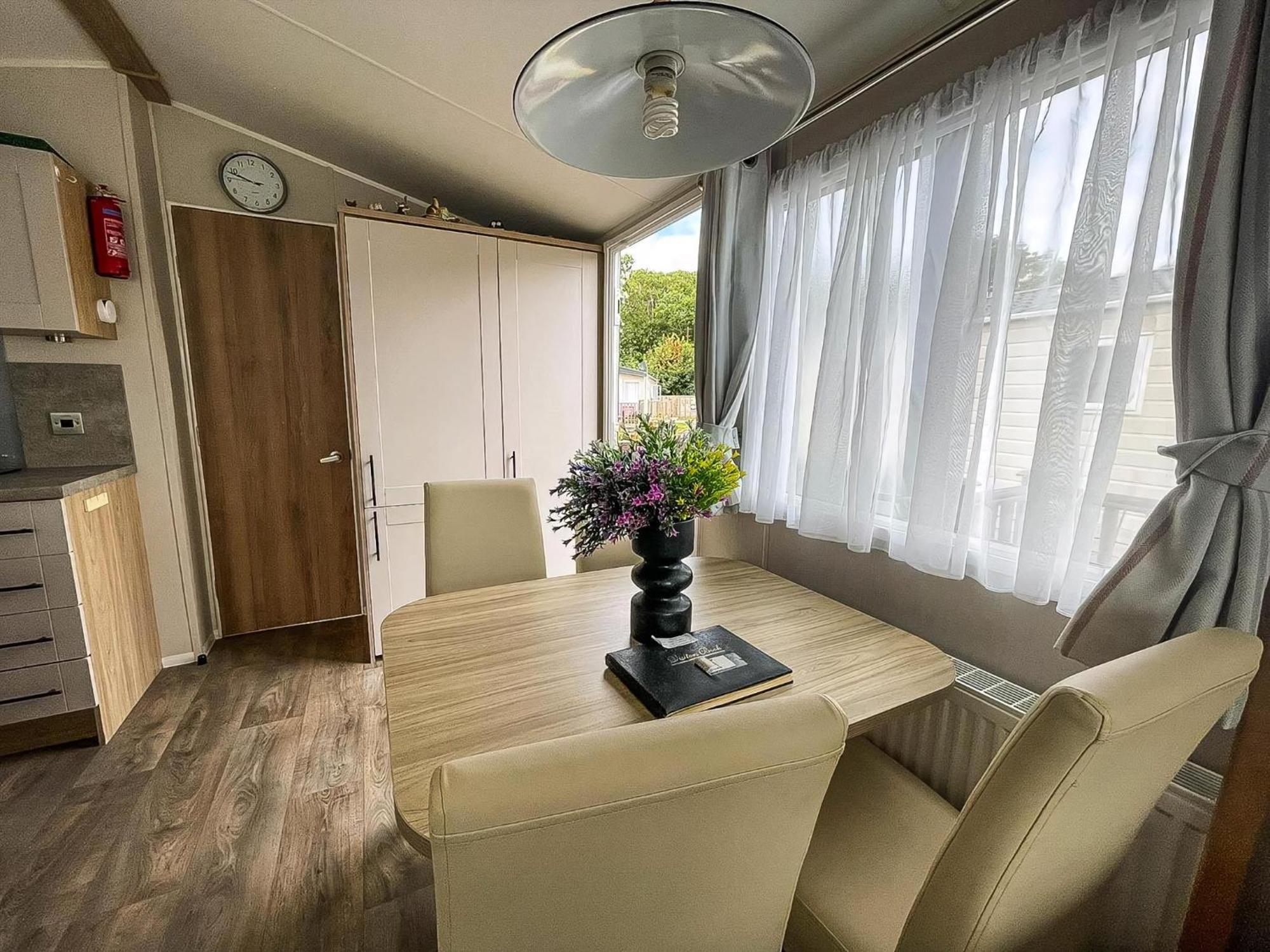 Beautiful Caravan For Hire With A Partial Sea View In Suffolk Ref 32042Az Lowestoft Exteriér fotografie