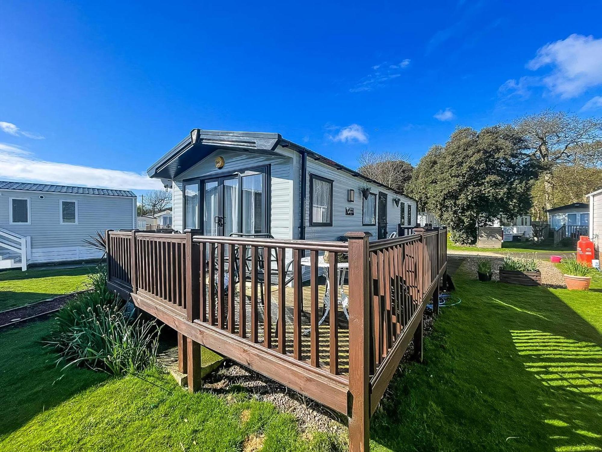Beautiful Caravan For Hire With A Partial Sea View In Suffolk Ref 32042Az Lowestoft Exteriér fotografie