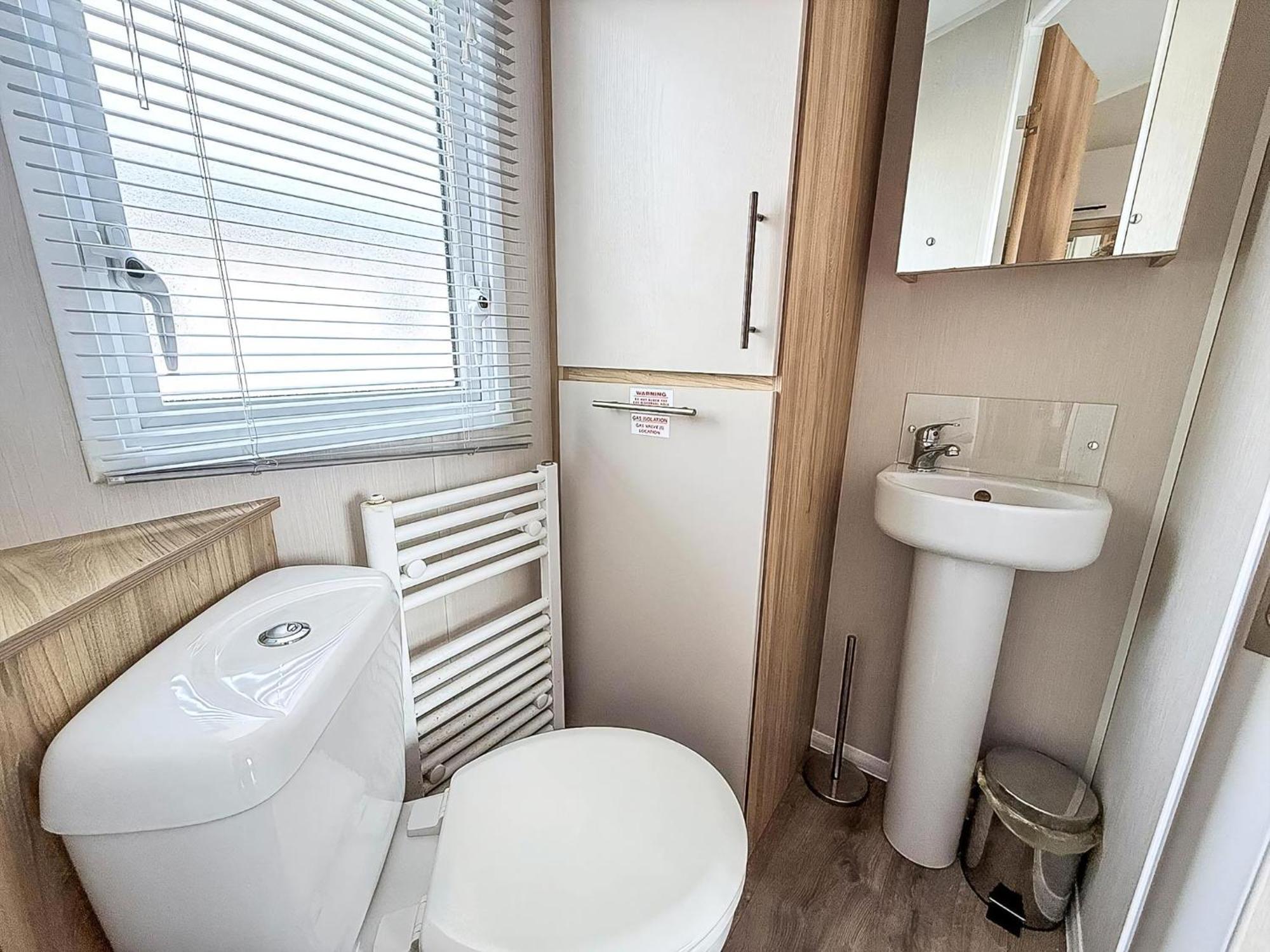 Beautiful Caravan For Hire With A Partial Sea View In Suffolk Ref 32042Az Lowestoft Exteriér fotografie