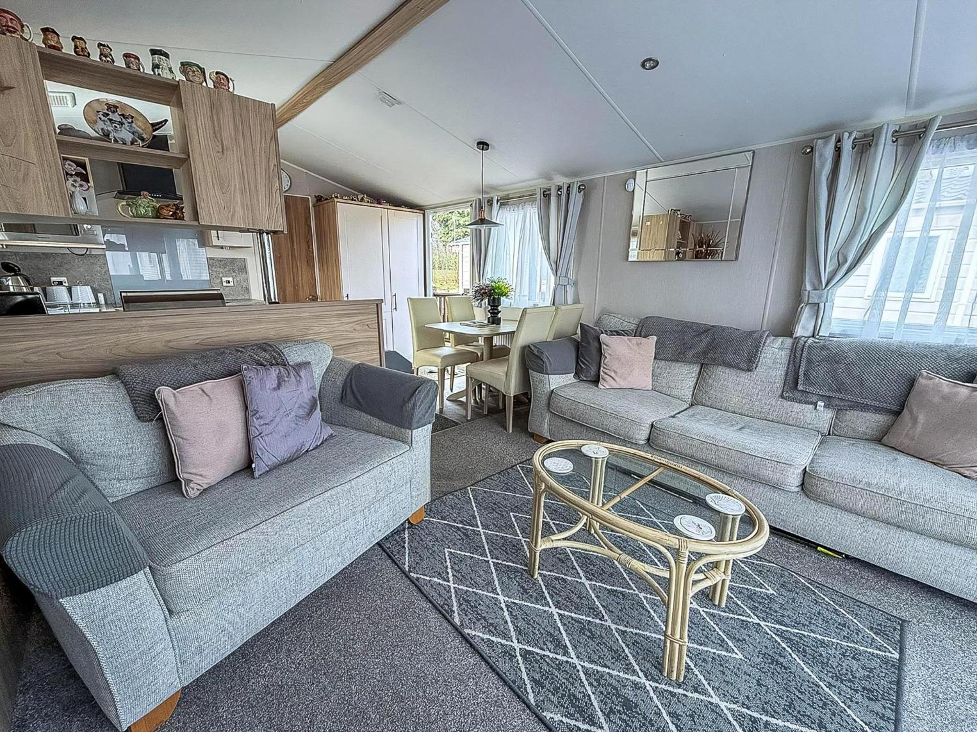 Beautiful Caravan For Hire With A Partial Sea View In Suffolk Ref 32042Az Lowestoft Exteriér fotografie